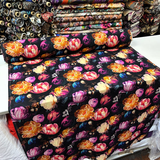 PREMIUM VİSKON - SİYAH ZEMİNE RENKLİ ÇİÇEKLİ
