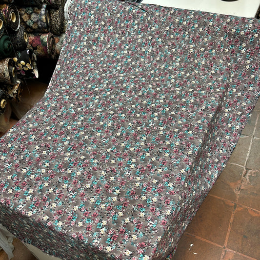 VİSKON GRİ ZEMİNE KÜÇÜK ÇİÇEKLİ