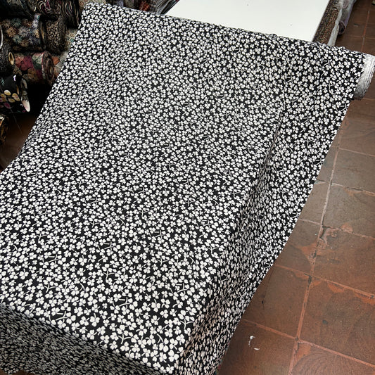 VİSKON SİYAH BEYAZ ÇİÇEKLİ