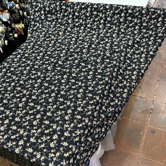 PREMIUM VİSKON SİYAH ZEMİNE ÇİÇEKLİ
