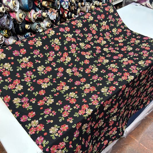 PREMIUM VİSKON SİYAH ZEMİNE RENKLİ ÇİÇEKLİ