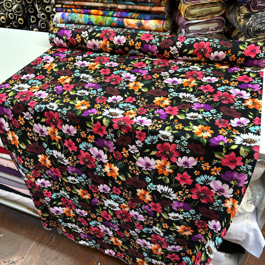 PREMIUM VİSKON SİYAH ZEMİNE RENGARENK ÇİÇEK