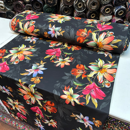 İTHAL İPEK JESİKA - SİYAH ZEMİNE RENKLİ ÇİÇEKLİ